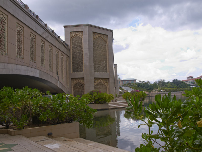 Putrajaya, Putra Bridge